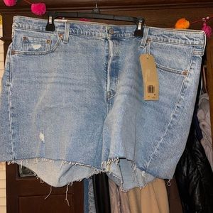 Women’s plus size brand new Levi shorts
